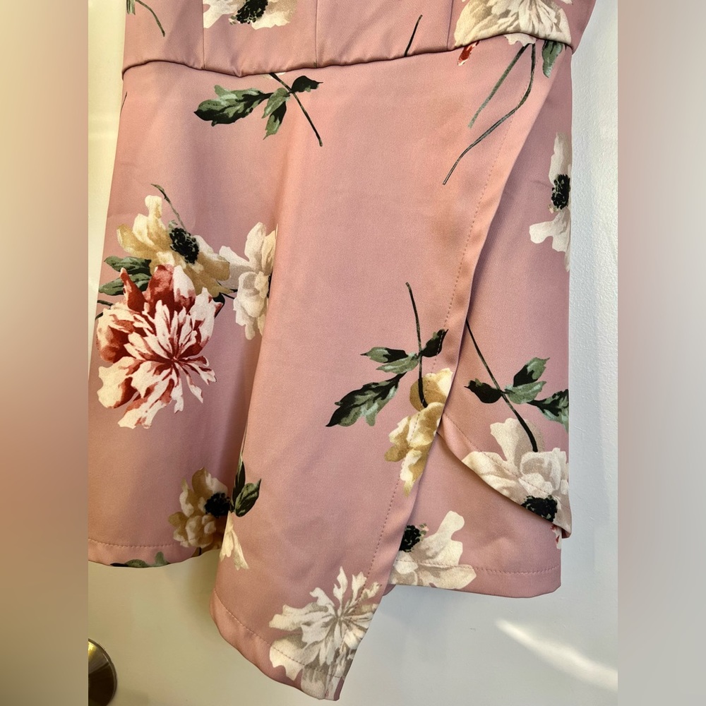 [Free add on item] Floral strappy front wrap romper - Picture 4 of 7